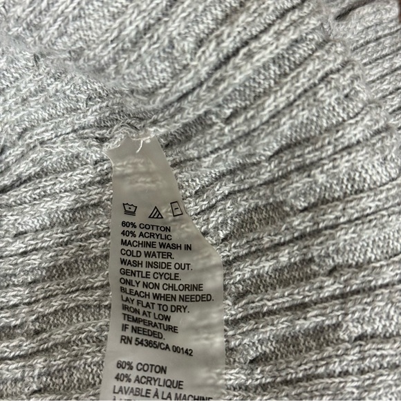 Allison Daley Light Gray Ribbed Knit Sweater with Shoulder Button Detail | Size - Picture 7 of 9